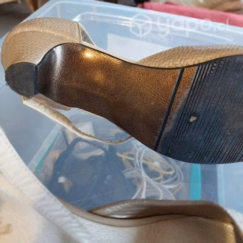 Zapatos de dama.