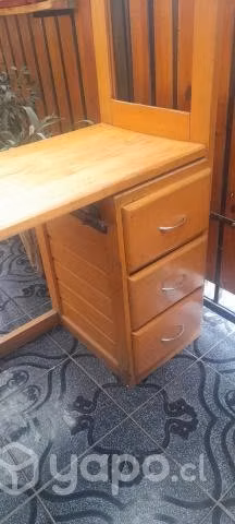 Hermosa cama con escritorio y cajoneras