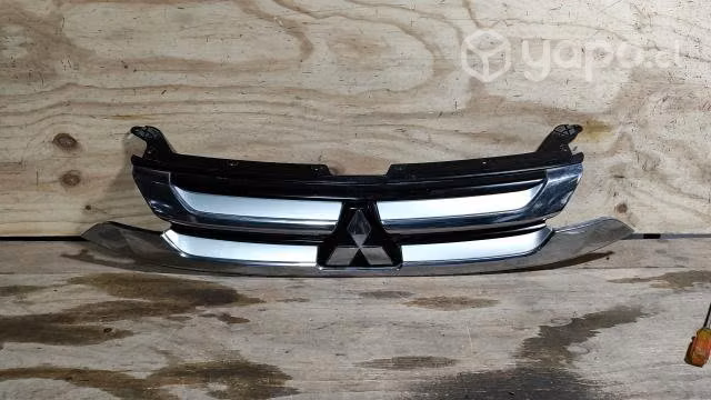 Máscara Mitsubishi outlander 2015 2018 /rgd01m02j