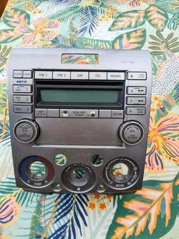 Radio y bisel mazda bt50 ford ranger tailandesa