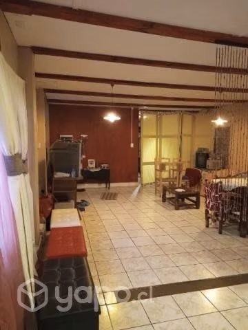 Casa material sólido con sitio