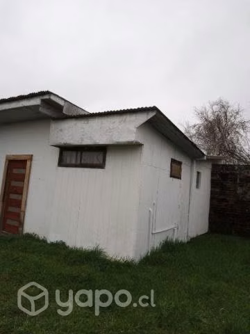Casa material sólido con sitio
