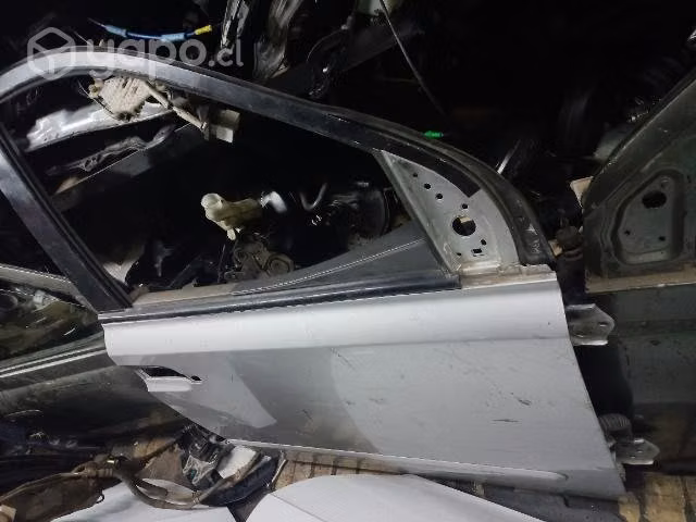 Puerta delantera derecha kia gran carnibal