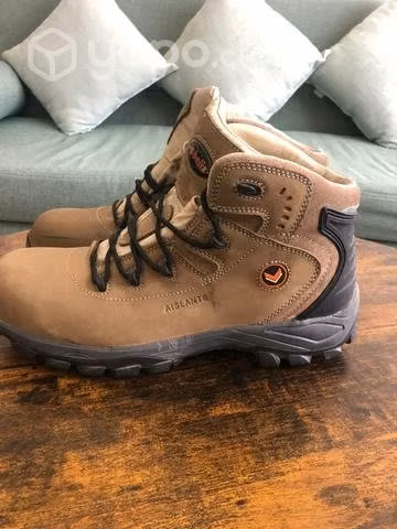 Zapatos de seguridad nuevos