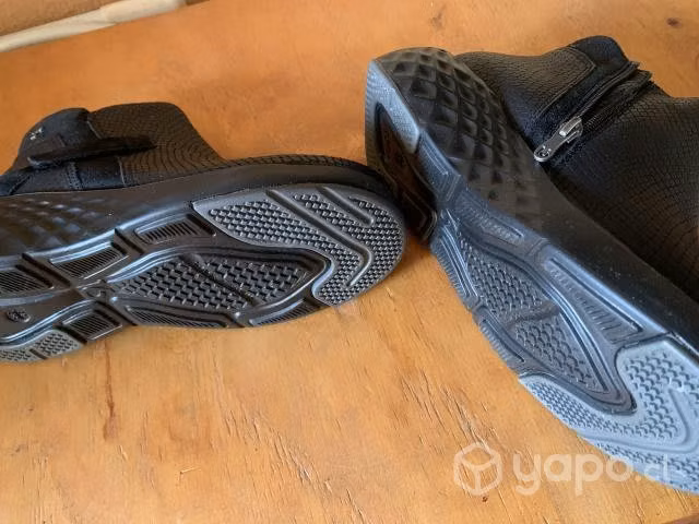 Botines 16 hrs talla 38. Nuevos