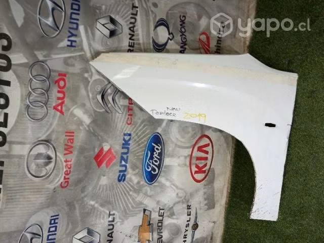 Tapabarro izquierdo peugeot partner 2019