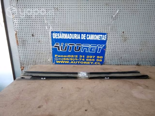 Moldura lame vidrio tras izq Nissan Qashqai 2011-1