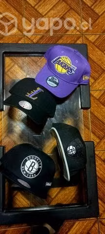 Tengo estás gorras Mitchell y ness a la venta - Imagen 2