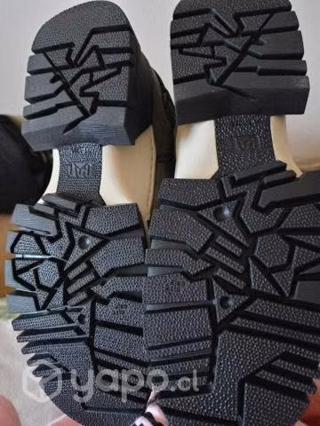 Botines CAT sin uso 38.5