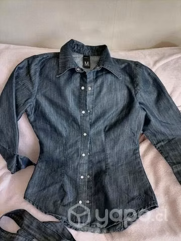 Camisa de mezclilla marca mor.