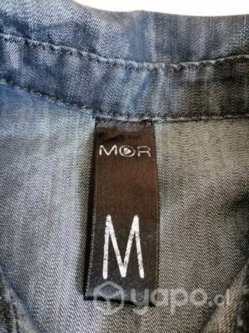 Camisa de mezclilla marca mor.
