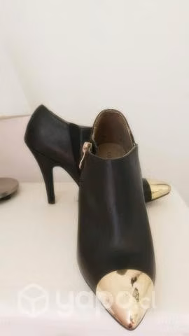 Botines punta metal