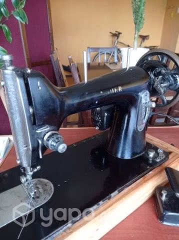 Máquina de Coser Antigua
