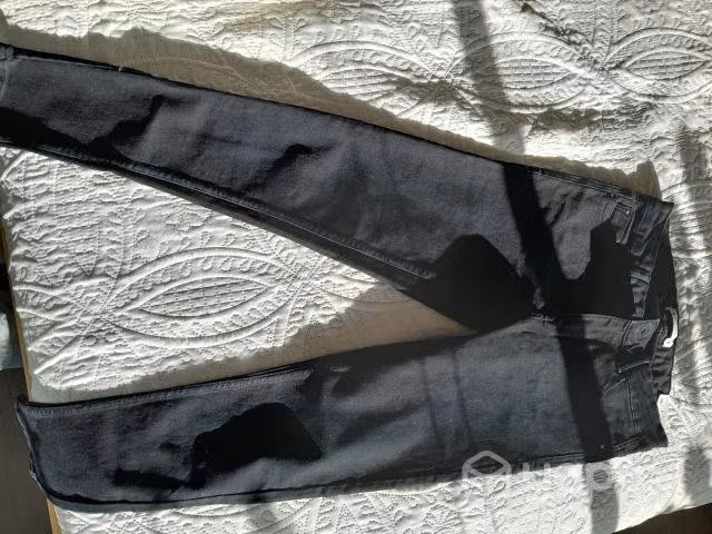 Pantalón negro Zara