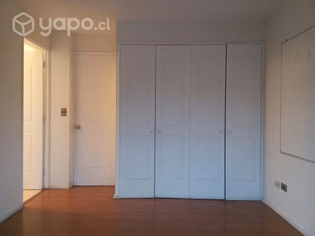 Habitación con baño, para dama en Valle Lo Campino