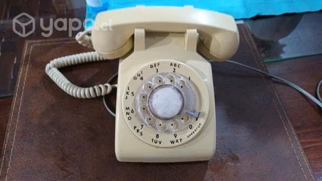 Teléfono antiguo de disco funcionando