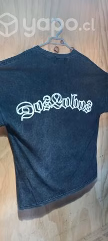 Polera Dos Lobos Edición Limitada