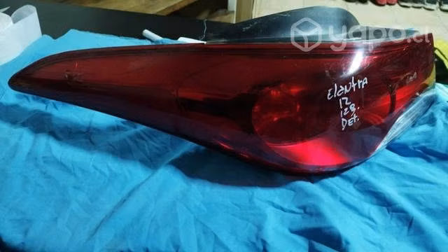 Focos originales con detalles Peugeot y elantra