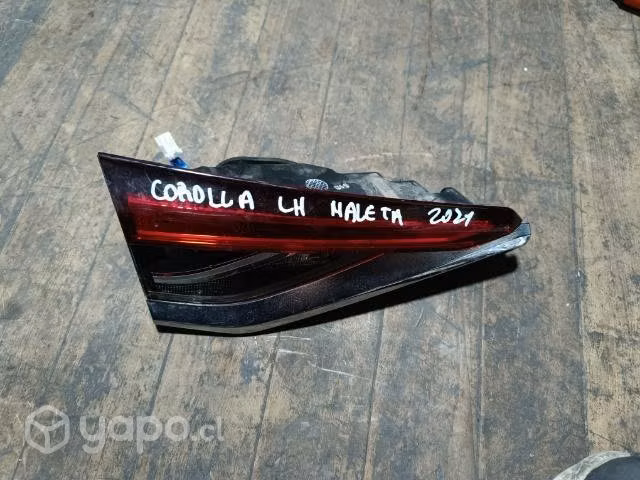 Foco trasero izquierdo maleta Toyota Corolla 2021