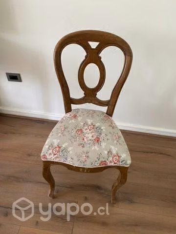Silla de madera de roble recién tapizada