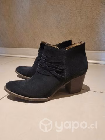 Botines negros Nro 38