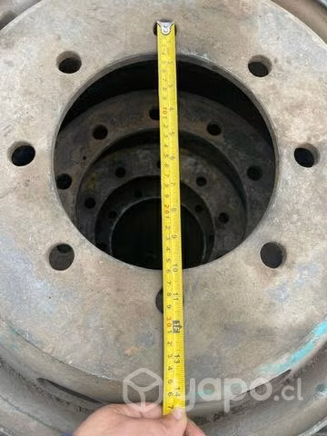 Llanta tubular Ford Cargo 8 hoyos