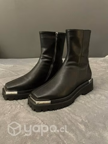 Botas Negras con Cierre