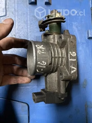Cuerpo de aceleración Nissan V-16 Tapa roja