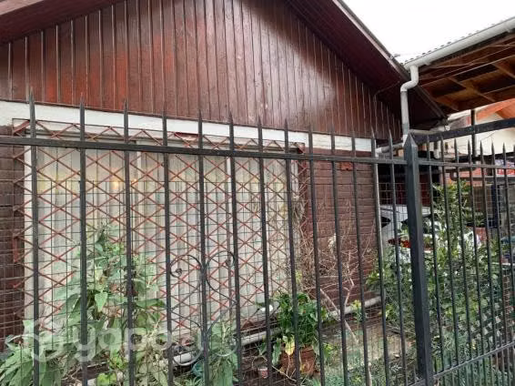Linda casa con negocio