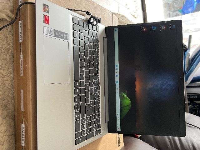Notebook Lenovo Ideapad 3 - Imagen 5