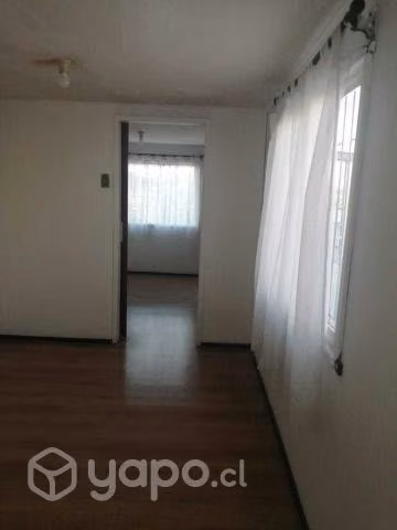 Se arrienda departamento interior en segundo piso