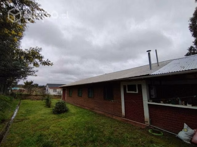 Se vende linda casa ubicada a minutos de lago rape