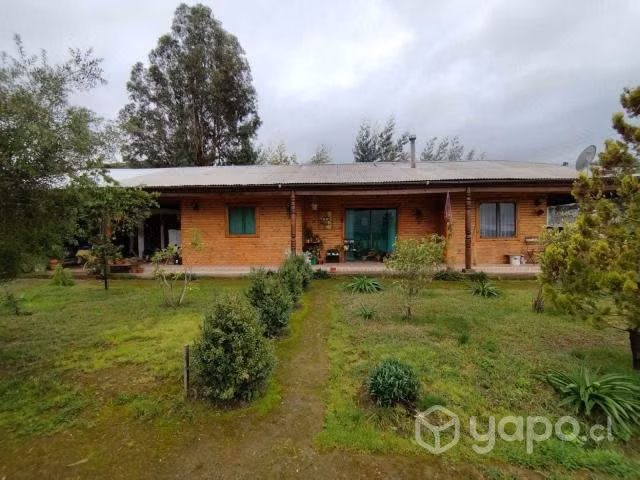Se vende linda casa ubicada a minutos de lago rape