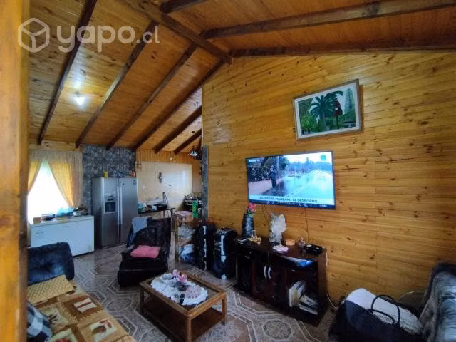 Se vende linda casa ubicada a minutos de lago rape