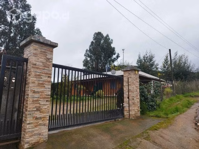 Se vende linda casa ubicada a minutos de lago rape