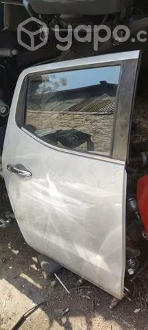 Puerta trasera derecha Nissan NP300