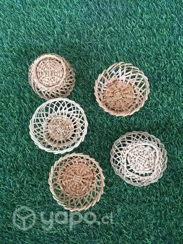 Canastos pequeños de mimbre