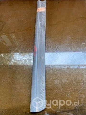 Tapiz cubre zocalo del izq Nissan Terrano 2011