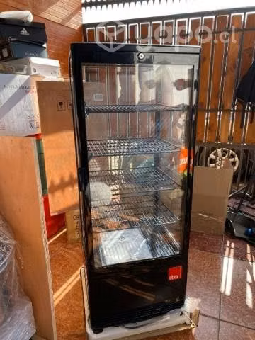 Se vende vitrina pastelera NUEVA marca ITA