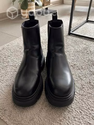 Botas Zara modelo Chelsea Volumen, Nuevas!