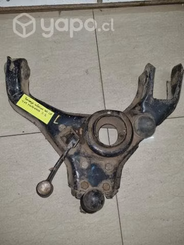 Bandeja inferior delantera izquierda Mahindra pick