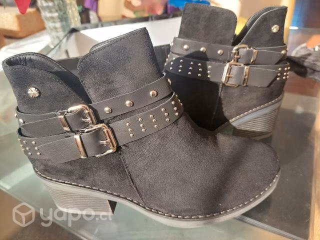 Botines negros nuevos