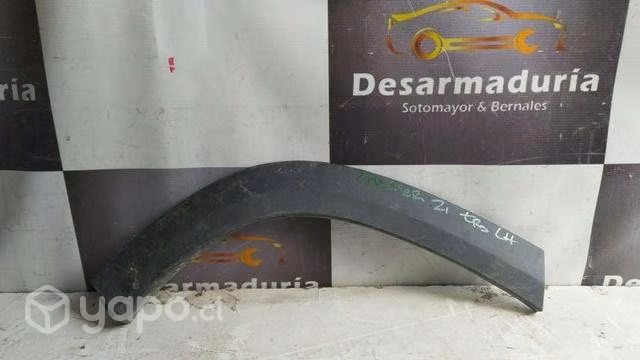 Moldura trasera tracker 2021 a 2023 lh 2.0