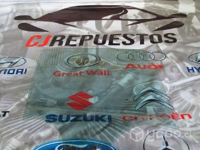 Vidrio trasero derecho renault symbol 2014