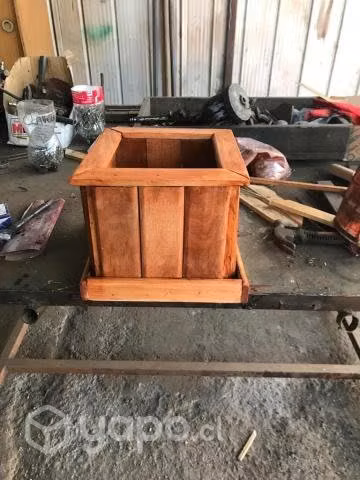 Macetero de madera