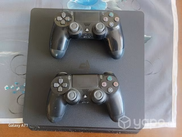Play 4 con 1 control y medio