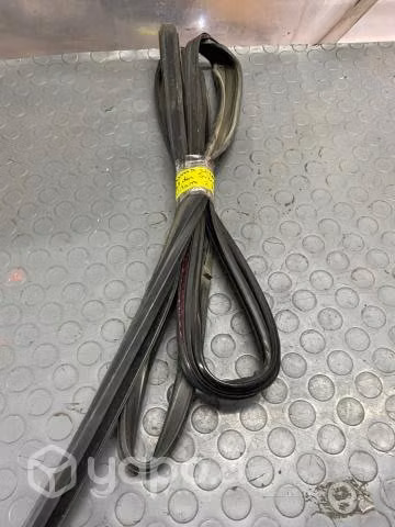 Goma vidrio pta del der Suzuki Gran Vitara 2010