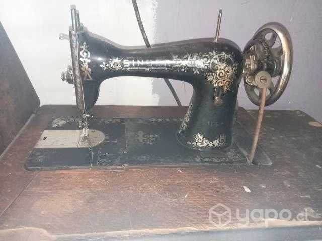 Maquina de coser antigua - Imagen 2