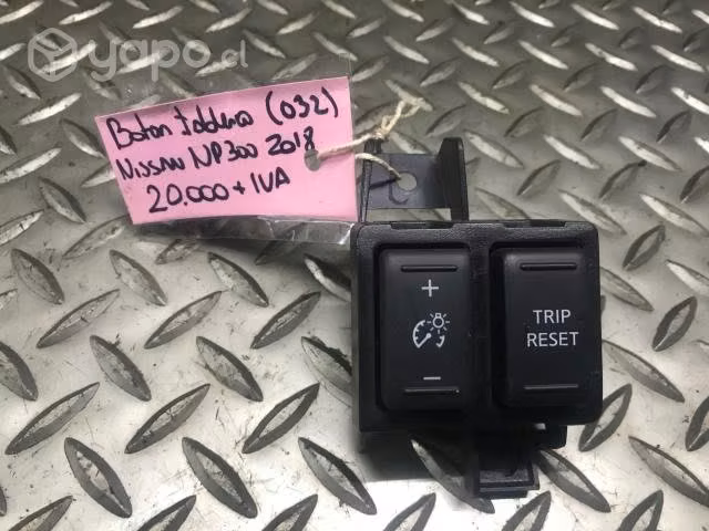 Boton (032) tablero Nissan NP300 2018