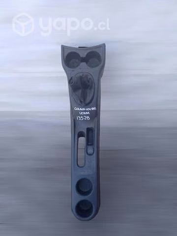 Consola central y porta vasos Nissan Versa 14-19